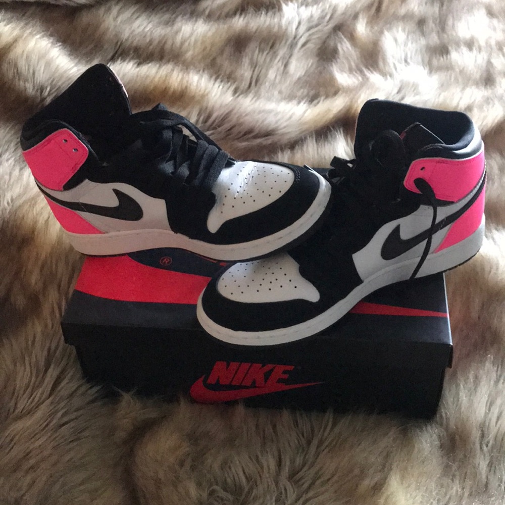 Air Jordan 1 Retro Black and Pink